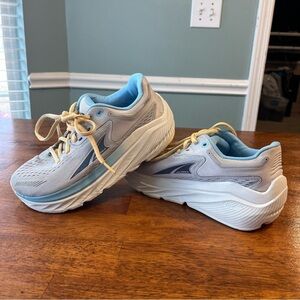 Altra Women’s Via Olympus gray blue peach tennis athletic running shoes size 6